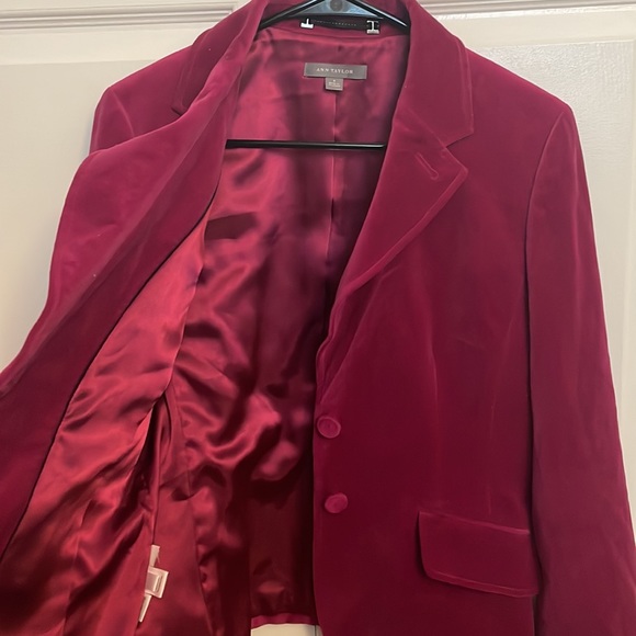 Velvet Ann Taylor Blazer - Picture 3 of 3